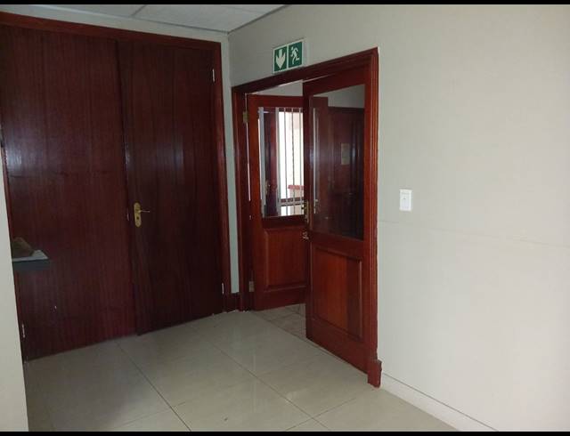 136M² OFFICE TO LET IN BRYANSTON